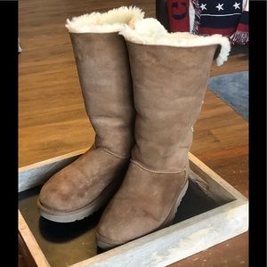 UGG Bailey Bow III women’s size 7 in GUC